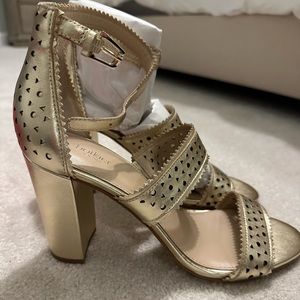 NWT Size 9 Botkier Gemi Sandal in color: Gold